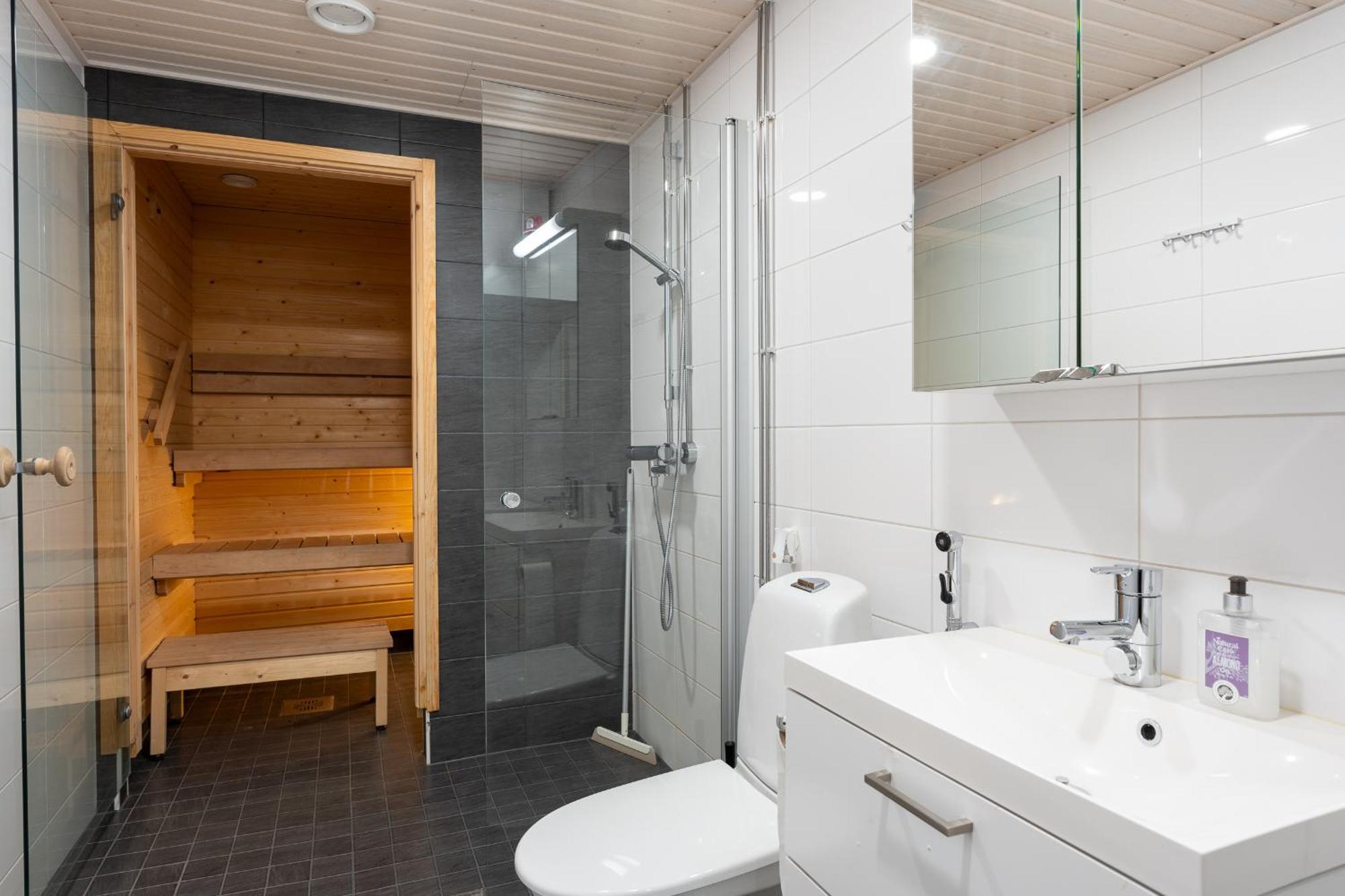 Easy Stay Rooms & Apartments Near Airport Vantaa Esterno foto